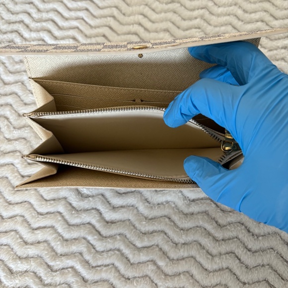 Louis Vuitton Damier Azur Sarah Wallet – Authentic, Excellent Condition, CA4088 - Picture 7 of 11